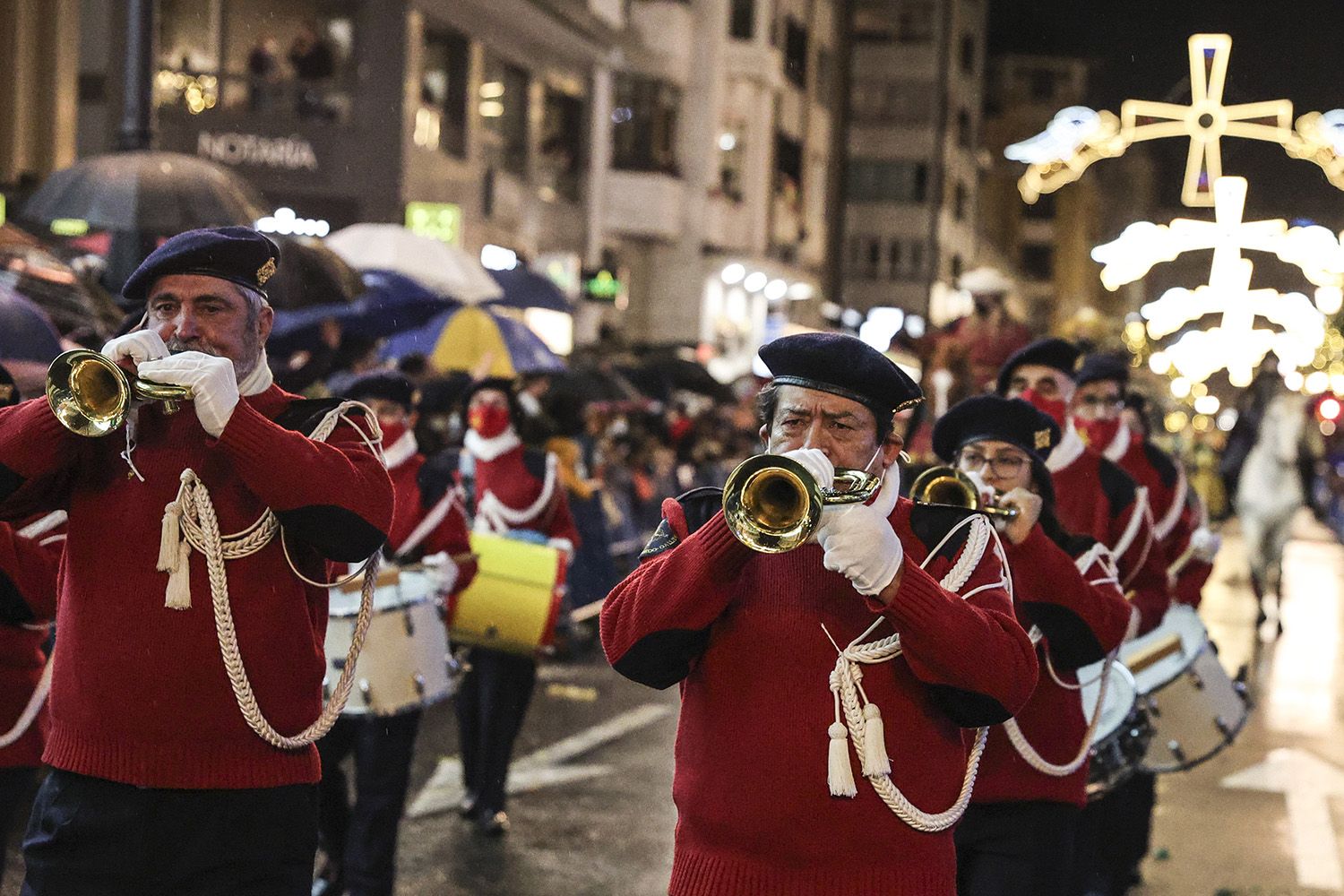 En imágenes: La cabalgata de los Reyes Magos en Oviedo