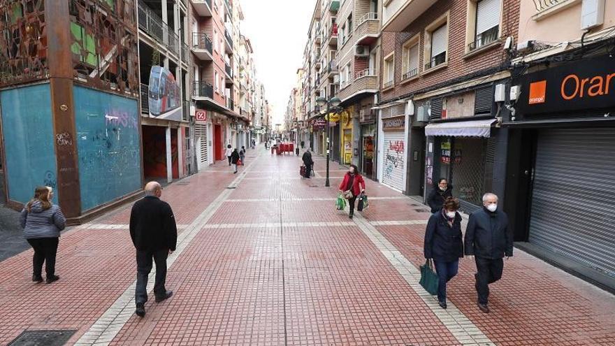 Unos policías evitan que un niño de 2 años caiga desde una ventana en Zaragoza