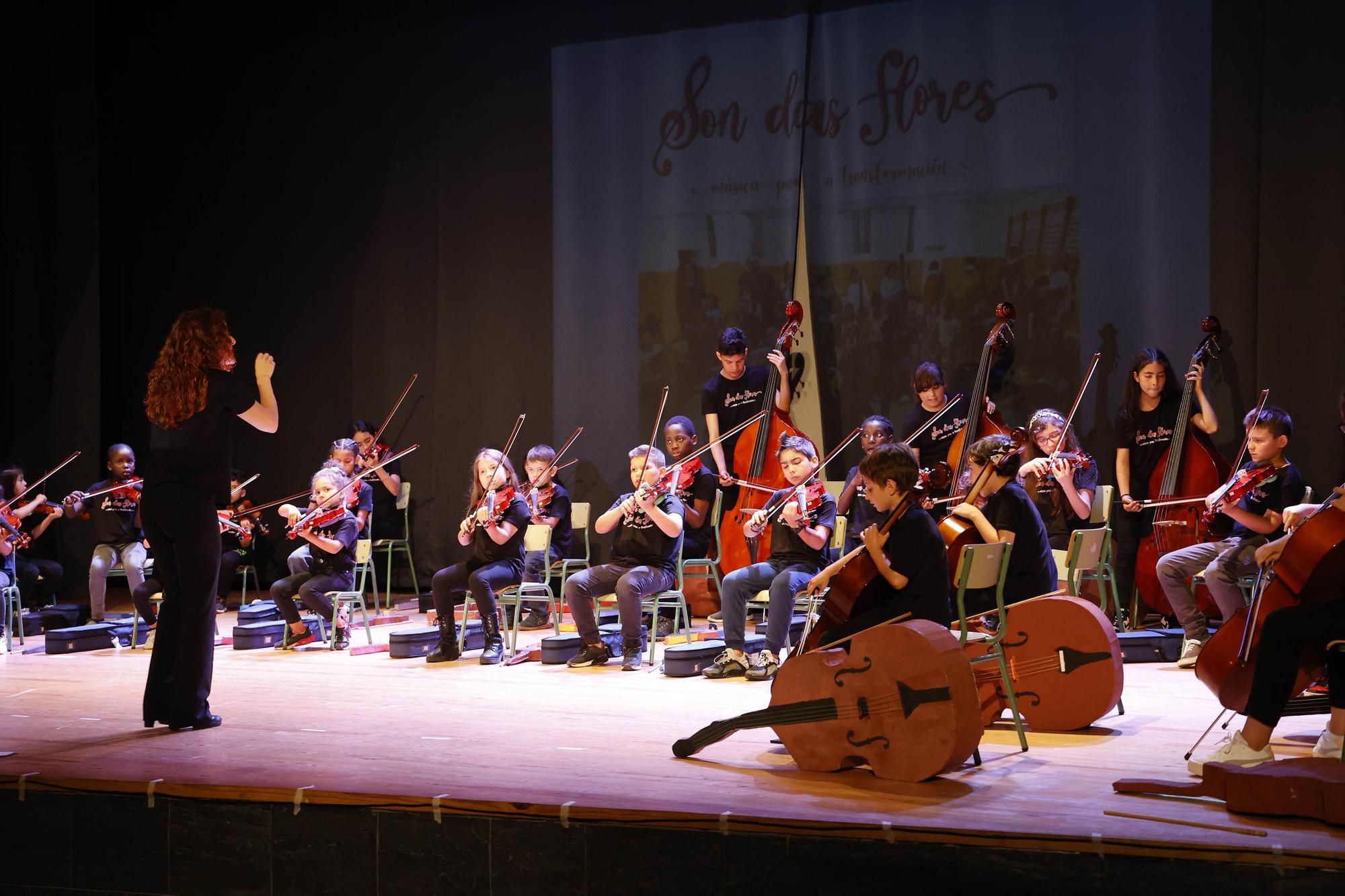 Primer concierto de la orquesta 'Son das Flores' del CEIP Vicente Risco, en junio de 2022