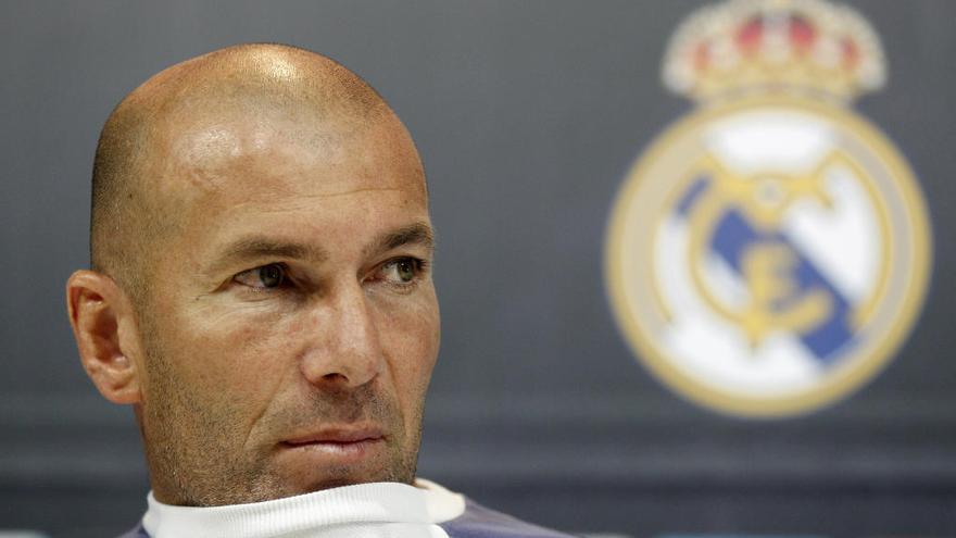 El técnico madridista Zinedine Zidane. // Chema Moya