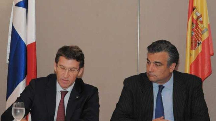 Feijóo junto al embajador de España en Panamá // EFE