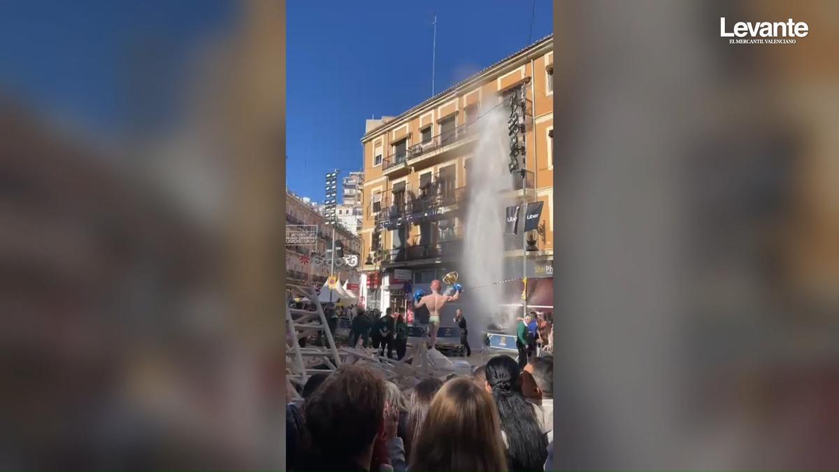 Reventón de una tubería junto a la Falla Convento Jerusalén