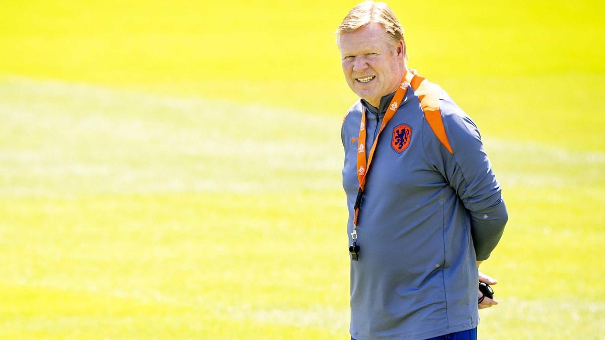 Ronald Koeman, en el entrenamiento matinal de la selección enWolfsburgo