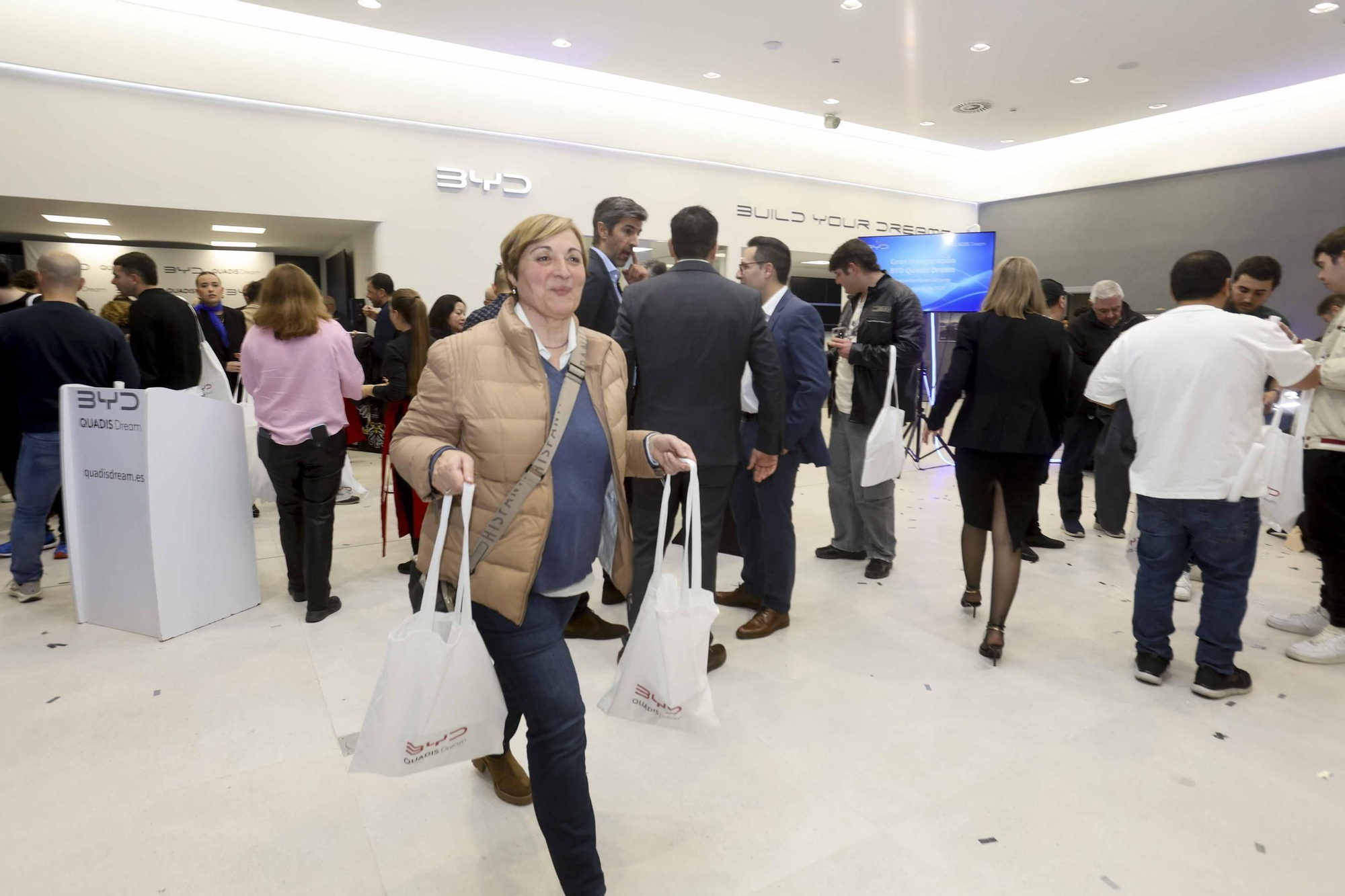 QUADIS Dream inaugura el primer centro BYD en Alicante.