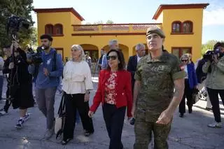 GALERÍA | Las imágenes de la visita de la ministra de Defensa, Margarita Robles, a Monte la Reina