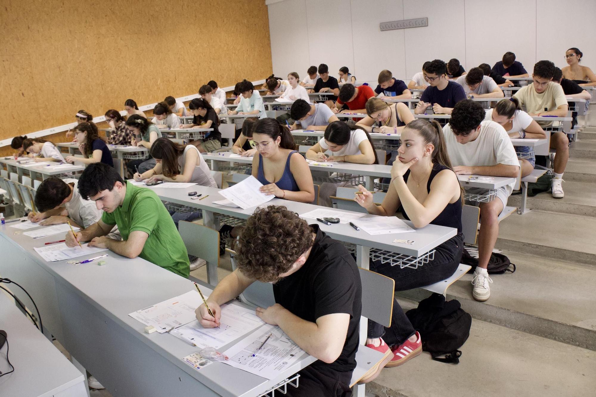 Así ha transcurrido la primera mañana de la EBAU en el campus de Espinardo de Murcia