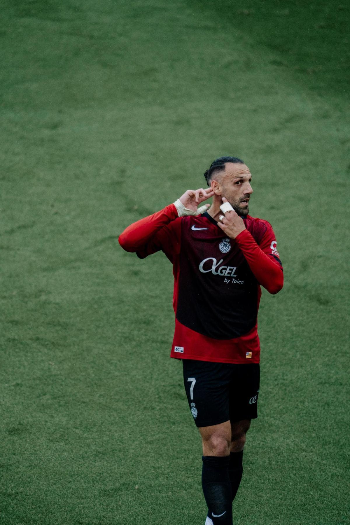 Muriqi, celebrando uno de sus goles ante el Rayo.