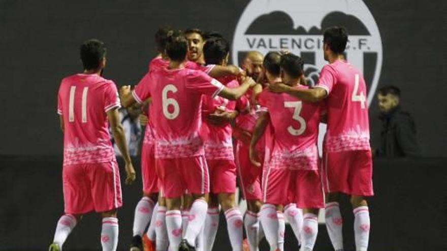 Celebración del 0-1 marcado el pasado sábado por el Hércules en Paterna ante el Mestalla.