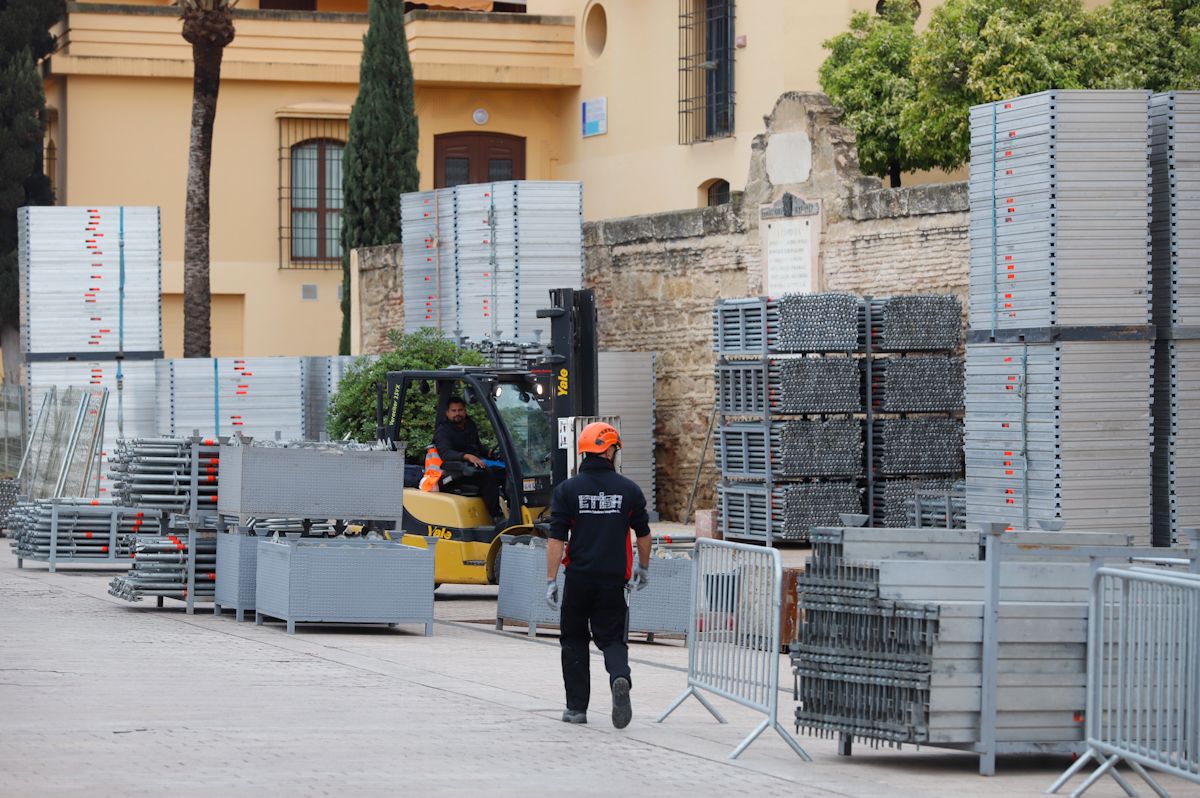 Empieza el montaje de los palcos de Semana Santa en Córdoba