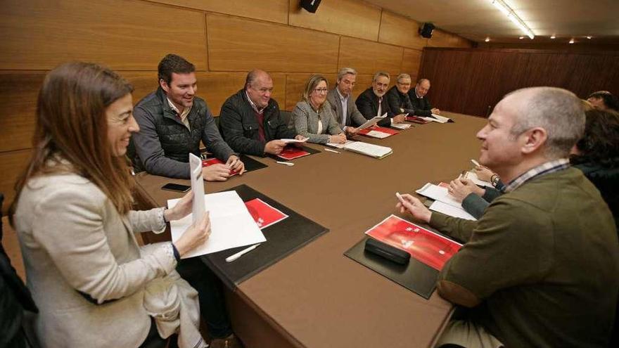 Reunión, en la mañana de ayer, de los integrantes del patronato. // Bernabé/Cris M.V.