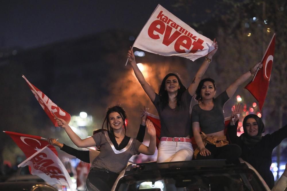 Erdogan gana el referéndun constitucional en Turquía