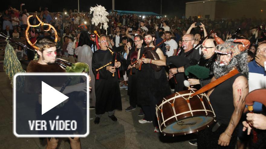 Arden las hogueras de San Juan en los barrios de Vigo