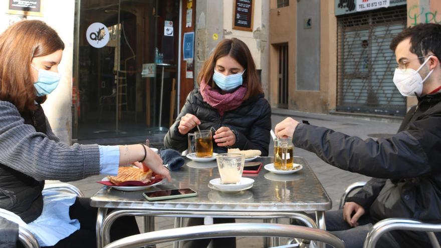 La restauració pot obrir els locals de 07.30 a 10.30 h i de 13.00 a 16.30 h