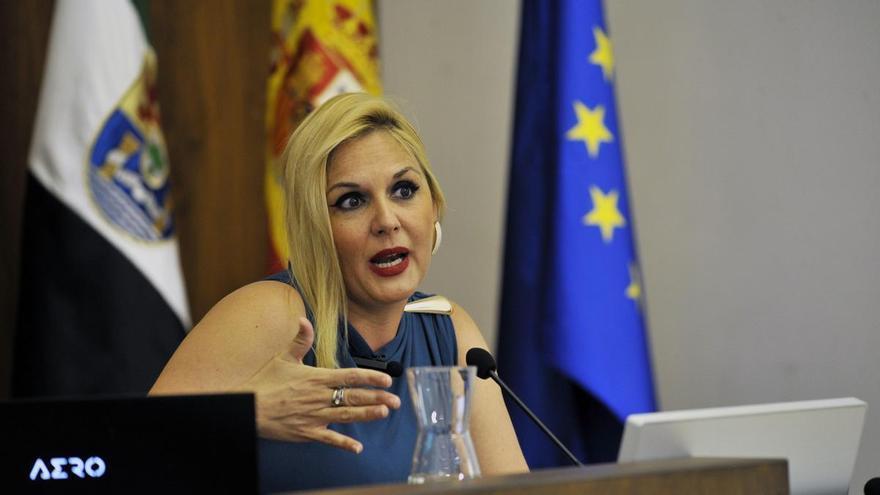 La Junta justifica los recortes en cooperación y sindicatos por la prioridad de los servicios básicos