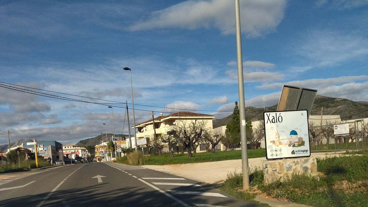 El acceso desde Benissa al núcleo urbano de Xaló