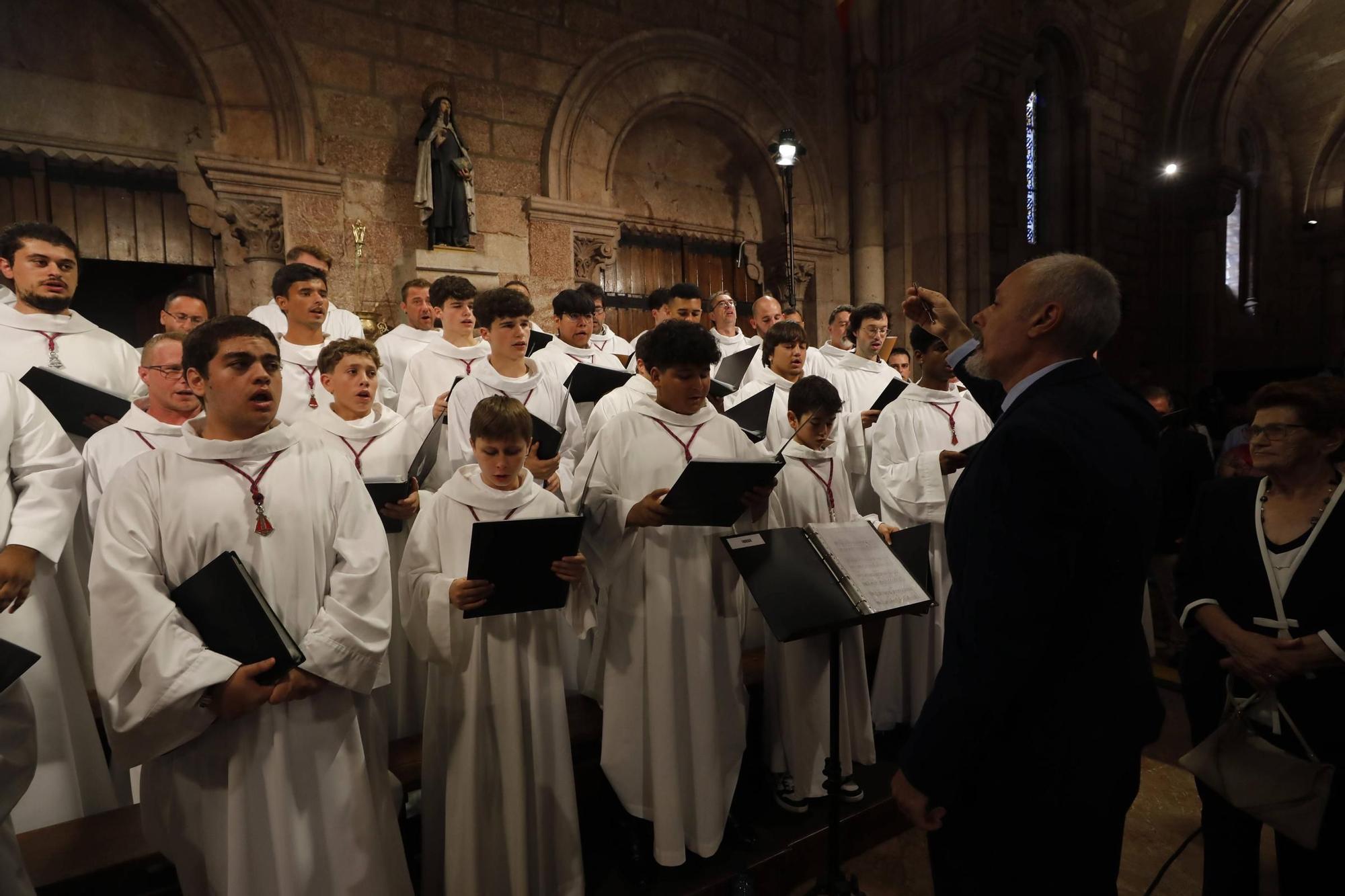 EN IMÁGENES: Celebración religiosa del Día de Asturias en Covadonga