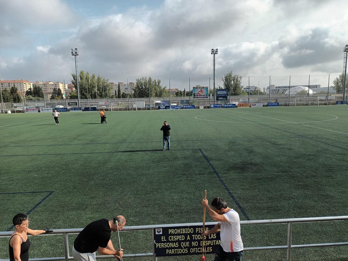 El antes y el después del campo de fútbol de San José tras la gran tormenta del sábado El antes y el después del campo de fútbol de San José tras la gran tormenta del sábado