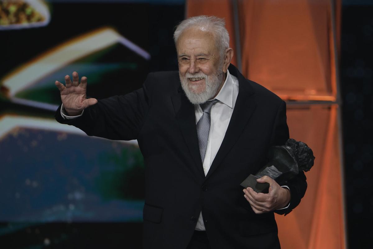 El director Gonzalo Suárez recibe el Goya de Honor. El director Gonzalo Suárez recibe el Goya de Honor.
