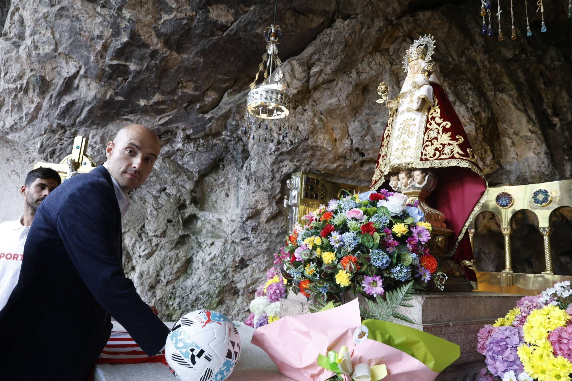 EN IMÁGENES: Visita del Sporting a La Santina en Covadonga