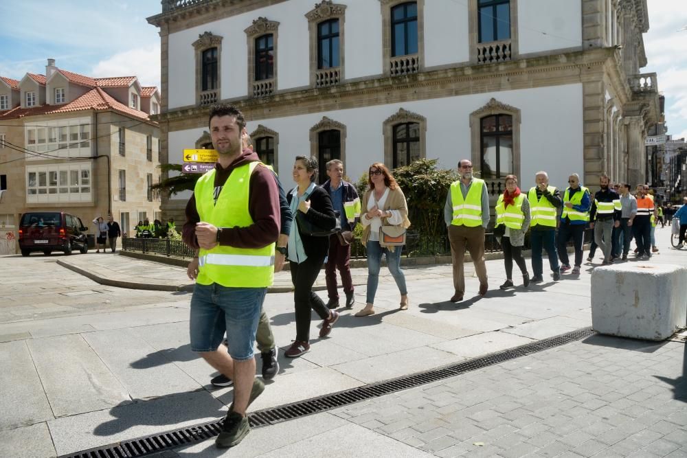 Prórroga de Ence | Cadena de chalecos amarillos y lazos verdes en Pontevedra por la continuidad de Ence
