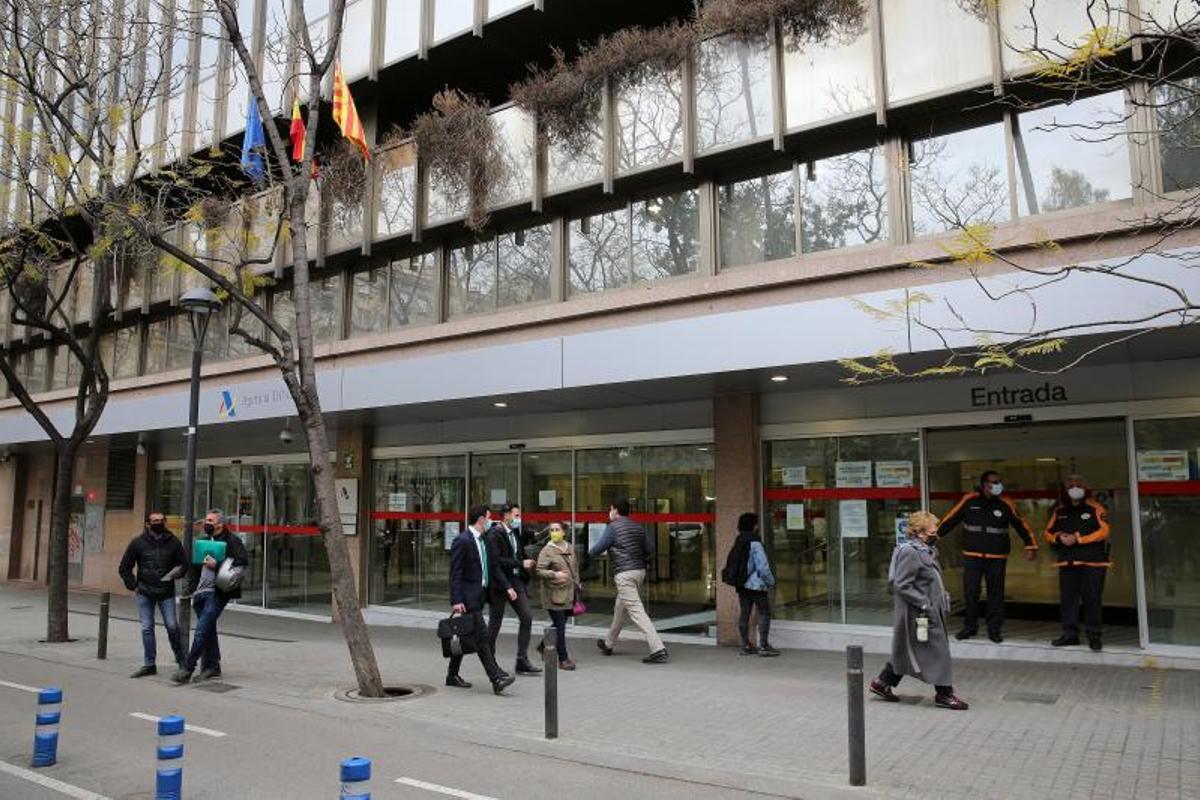 Delegación de Hacienda en Plaça Letamendi, Barcelona.