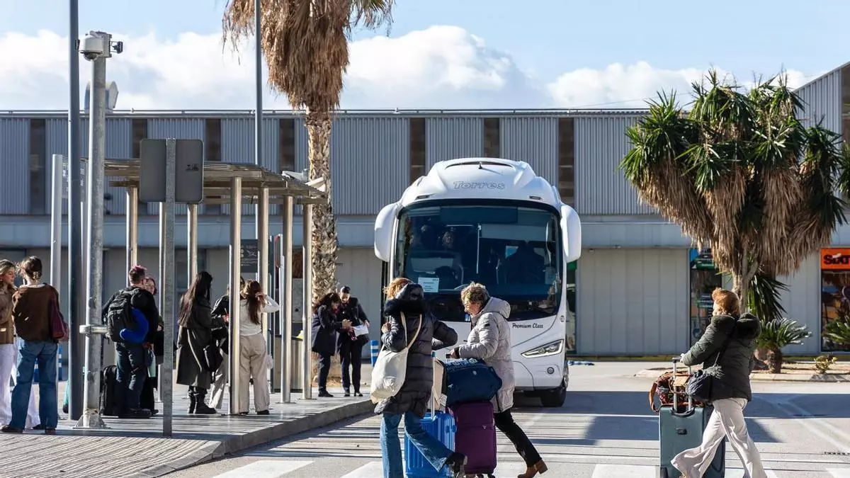 Las obras del Corredor vuelven a alterar la circulación de los trenes entre Alicante y Barcelona
