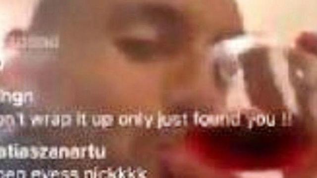 Kyrgios bebe una copa de vino en un directo días atrás con Murray.