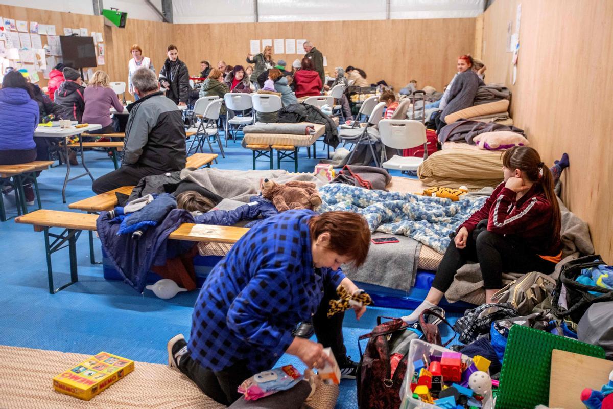 Refugiados ucranianos descansando en el Centro Nacional de Recepción en Rade, condado de Viken, Noruega