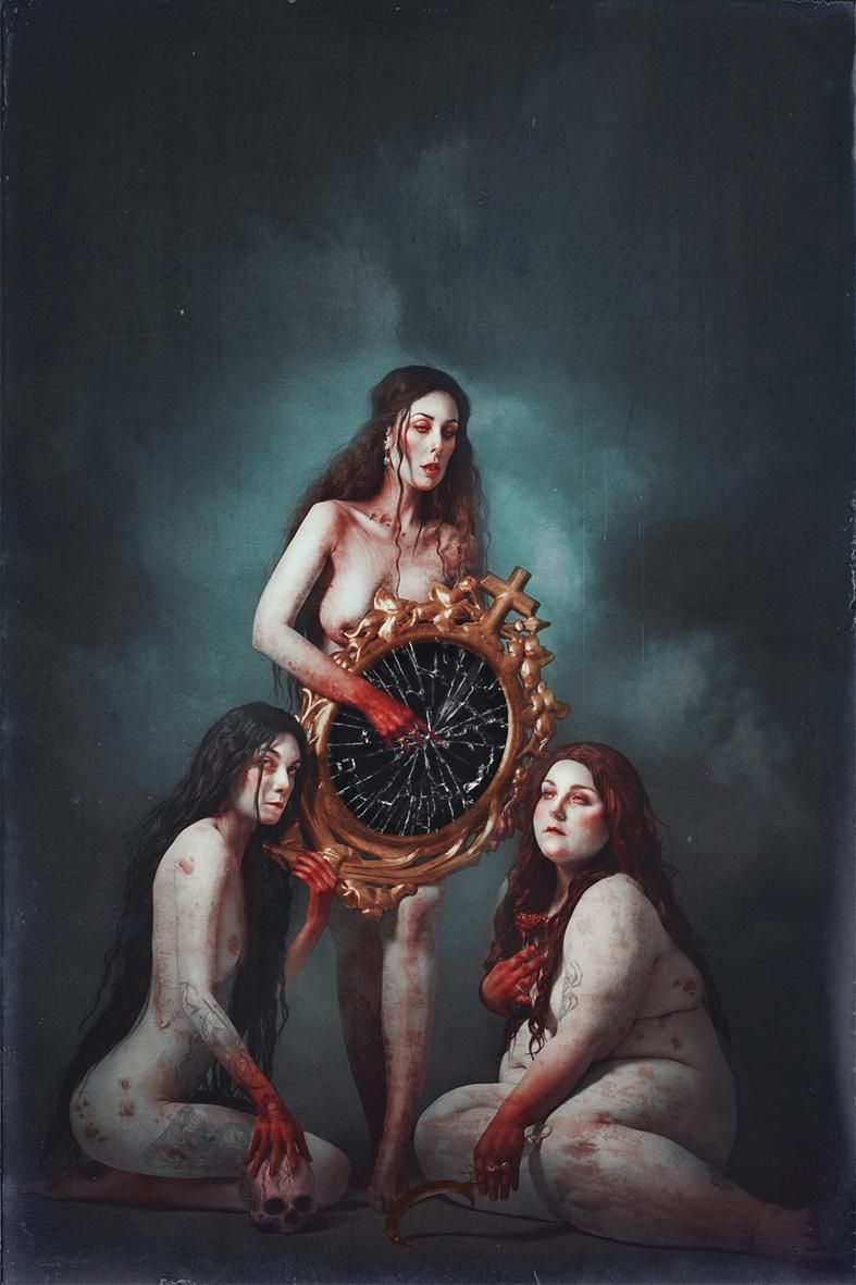 Obras de la exposición 'Contemporáneas' de Eva Hernández