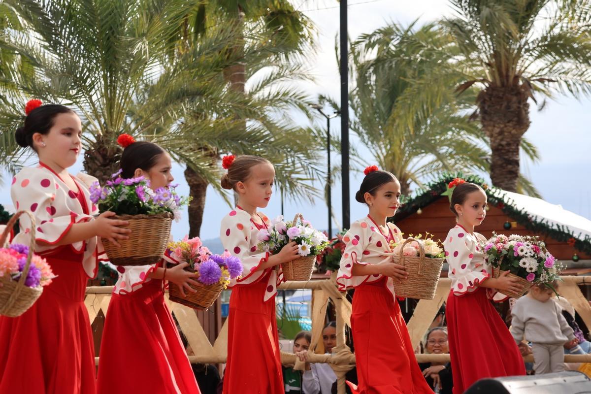 Sant Antoni reúne 155 juguetes nuevos en el festival solidario 'Por la sonrisa de un niño'