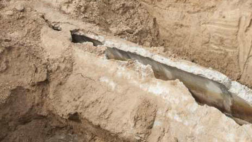 La Murada alerta de la rotura de una tubería del Taibilla junto a las fincas con lixiviados