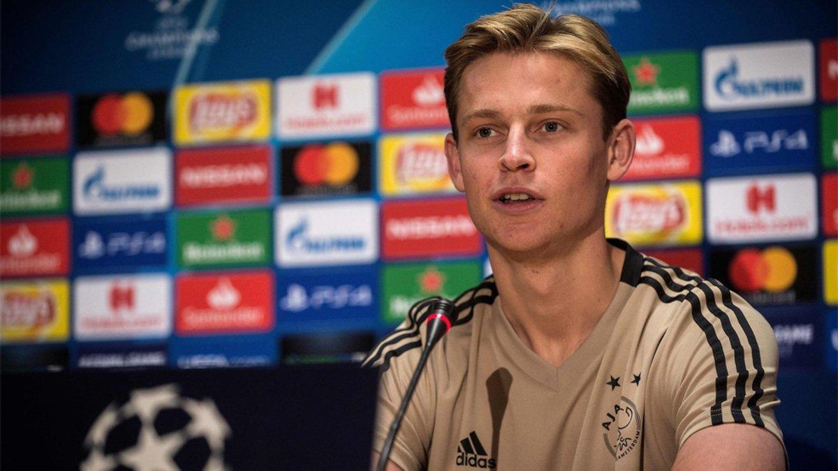 Frenkie De Jong, centrocampista del Ajax, cerca del PSG