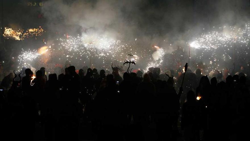 Sant Sebastià: Funkenflug und Teufelstanz in Palma