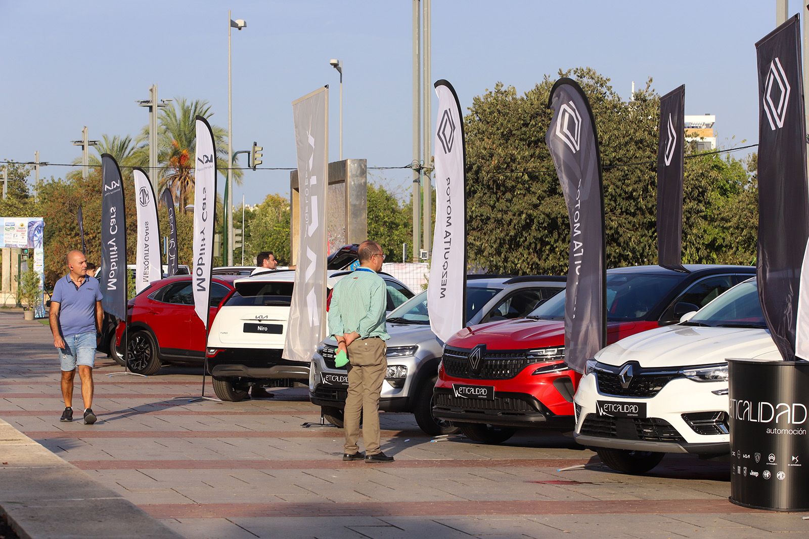 El Vial acoge una gran exposición de vehículos eléctricos