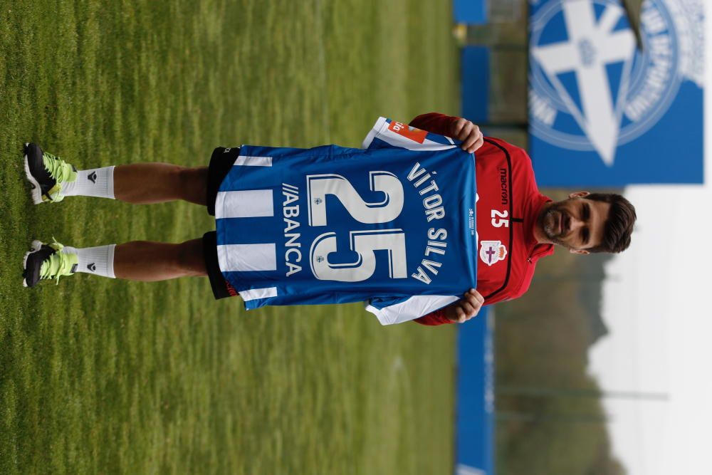 El futbolista portugués ha sido presentado esta mañana en Abegondo acompañado del director deportivo Carmelo del Pozo.