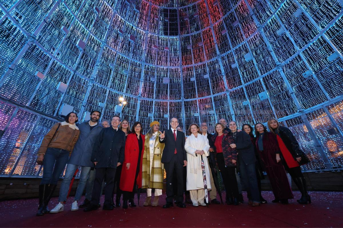 Vigo enciende la Navidad más grande de su historia ante miles de personas