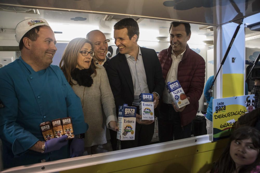 Visita de Pablo Casado a la Feria Raíces