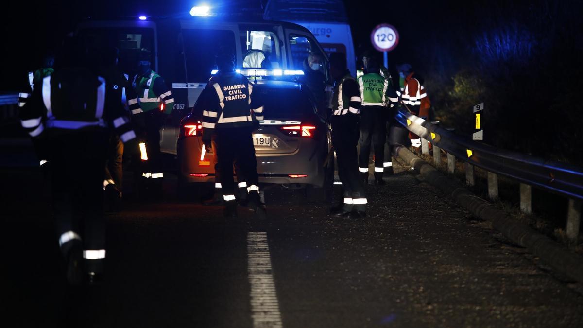 Muere un guardia civil arrollado por una furgoneta en la Autovía Minera