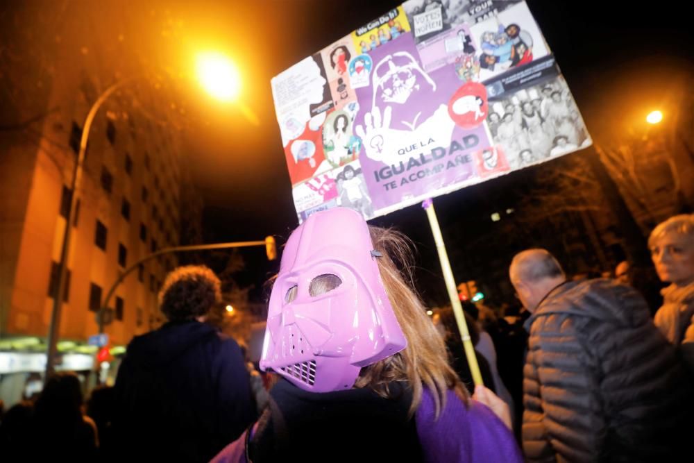 Miles de mujeres se manifiestan en Palma por el 8M