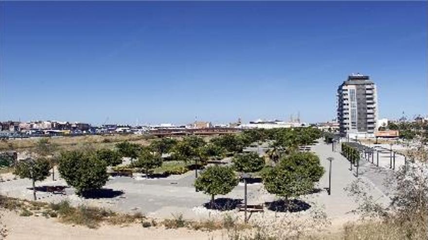 El nuevo barrio de Moreras, en construcción, entre el puerto y Natzaret (al fondo) y la Ciutat de les Ciències.