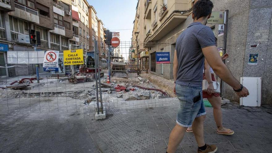 El Ayuntamiento de Alicante apremia al contratista por los retrasos en la obra de la calle San Mateo