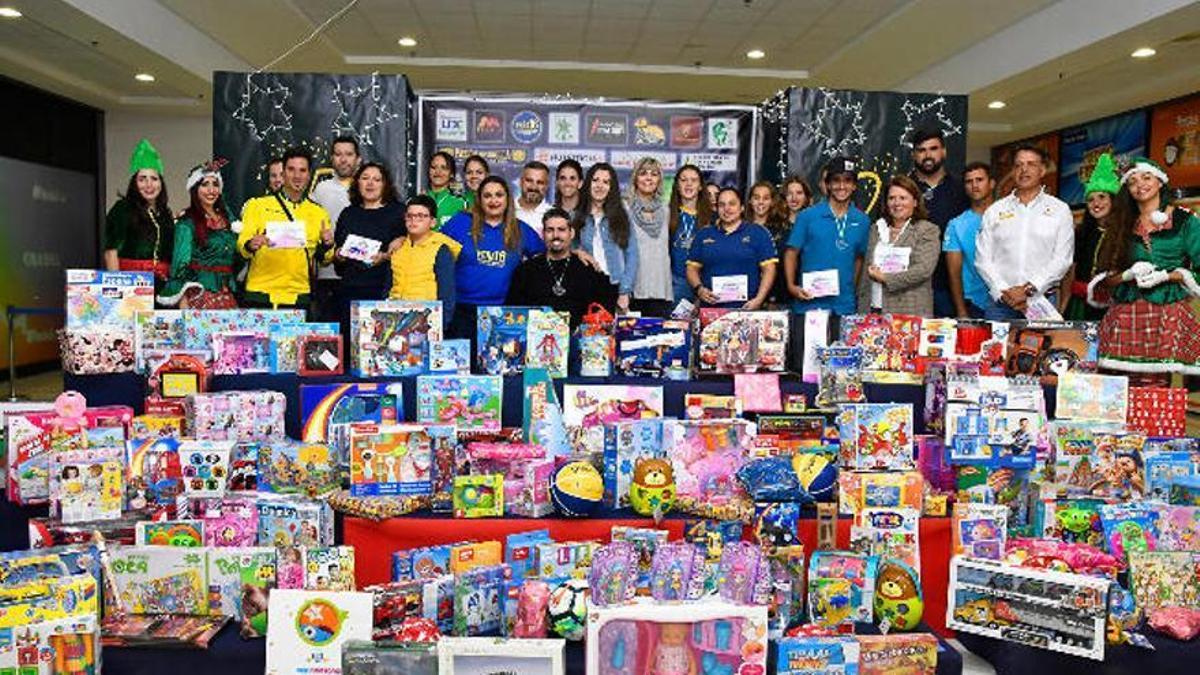 Imagen de archivo de recogida de juguetes de la Peña Aythami Artiles Oliva, acto organizado por Nalini Daryanani.