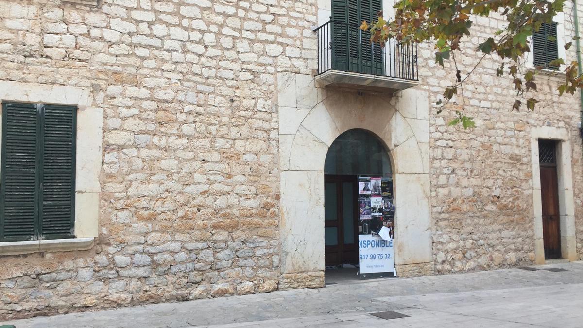 Fachada del casal de Ca Don Andreu, de Binissalem, ahora de propiedad municipal.