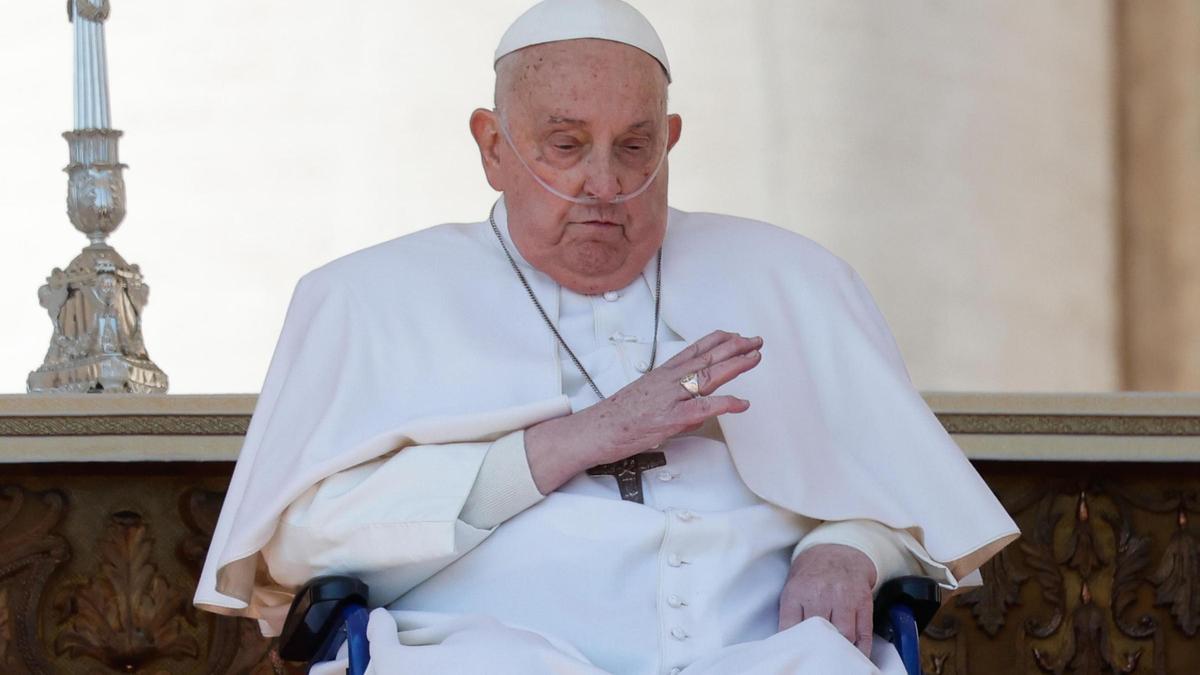 El Papa visita por sorpresa la Basílica de San Pedro para rezar