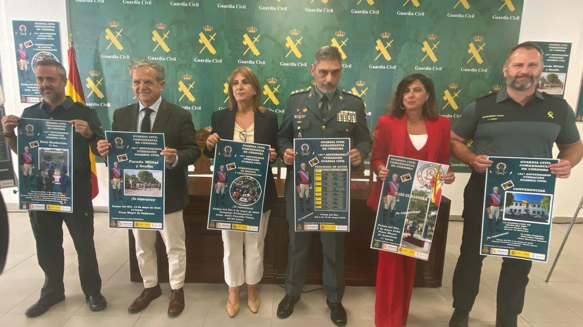 Autoridades presentes en el acto.