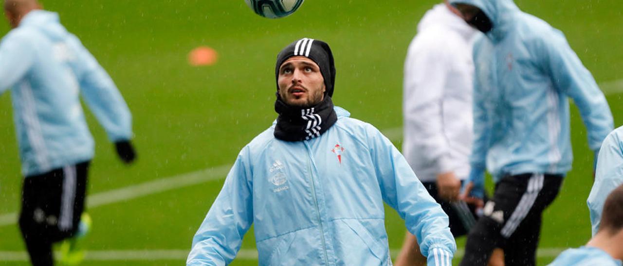 Okay Yokuslu en un entrenamiento del Celta // R. Grobas