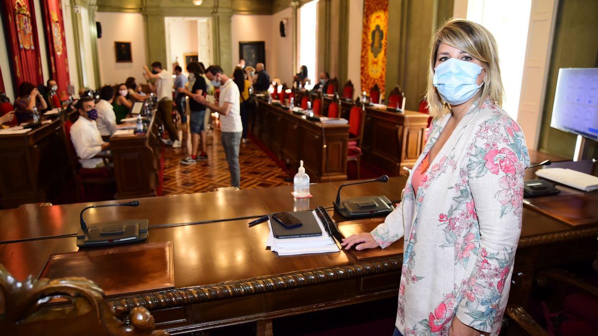 La alcaldesa Noelia Arroyo preside su primer pleno ordinario de Cartagena ayer jueves.