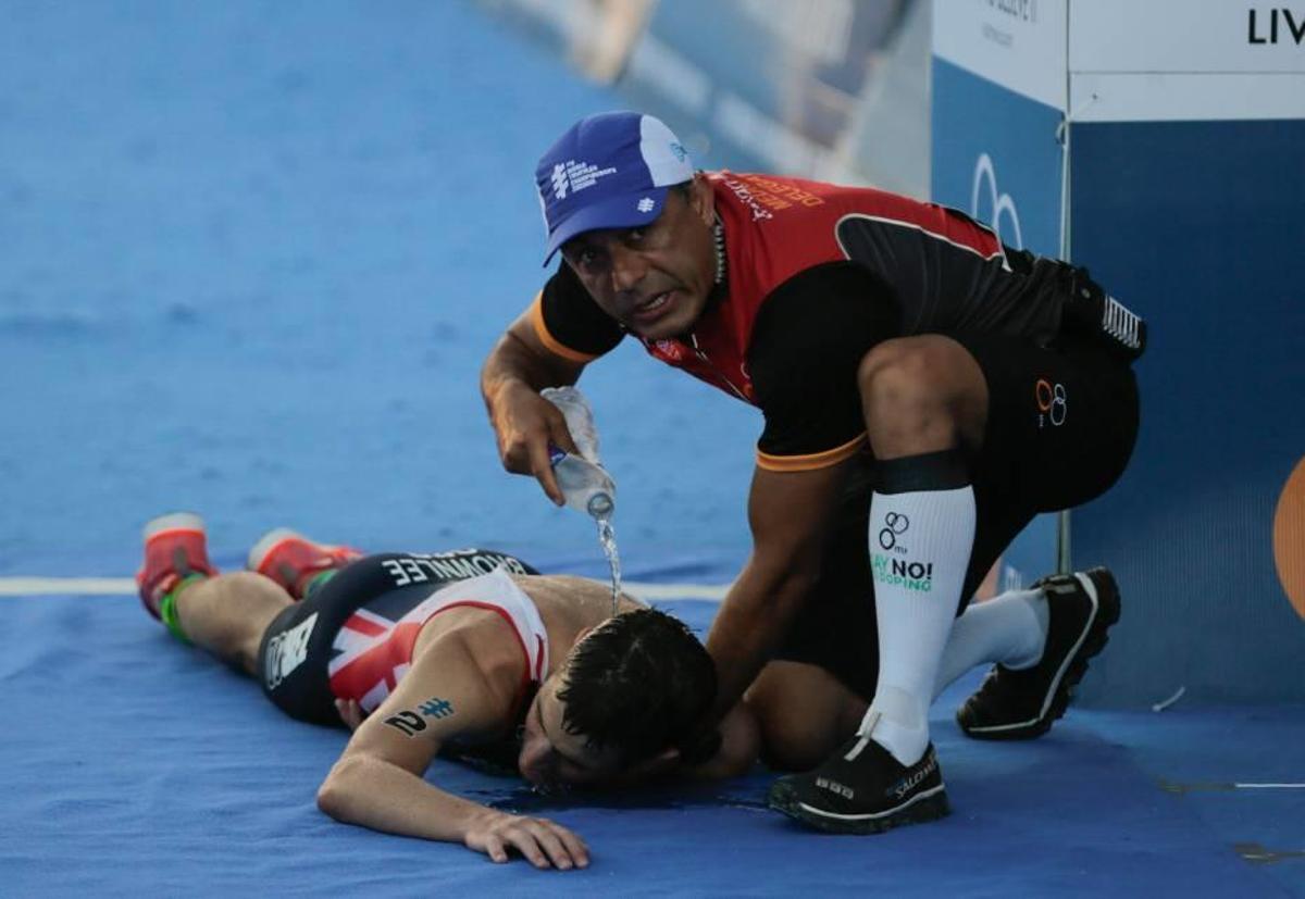 Final dramático: Jonathan Brownlee llega desfallecido