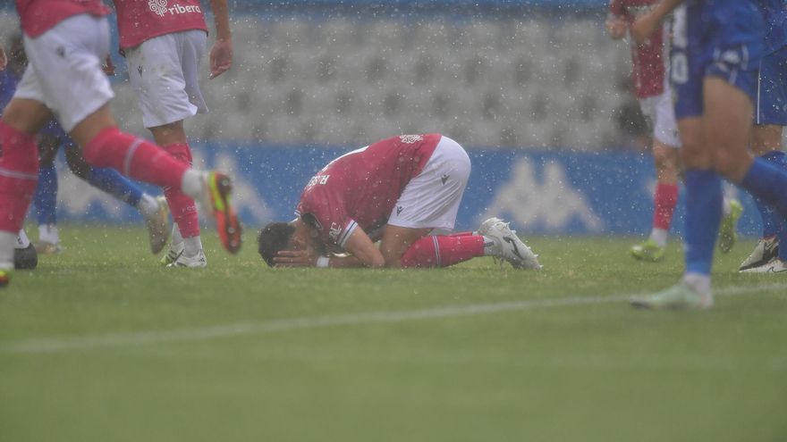 Una fuerte tormenta con granizo obliga a suspender el Sabadell - FC Cartagena