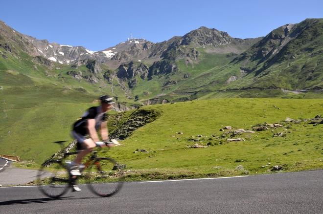 Ciclista en el Alt Pirineu. Turismo Lleida